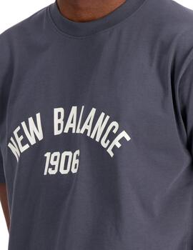 Camiseta New Balance Essentials Varsity Hombre Gris
