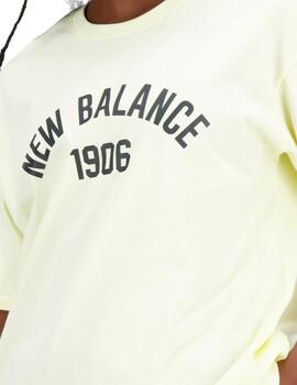 Camiseta New Balance Essentials Varsity Mujer Amarillo