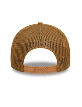 Gorra New Era League Essentials Trucker Unisex Marrón